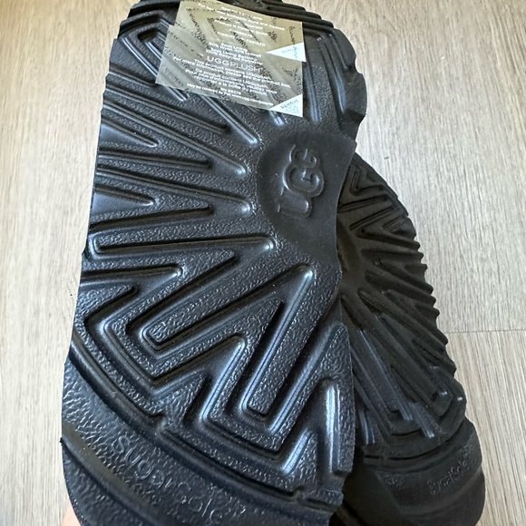 UGG Bailey Button II Black Boots Size 3 - Picture 3 of 5